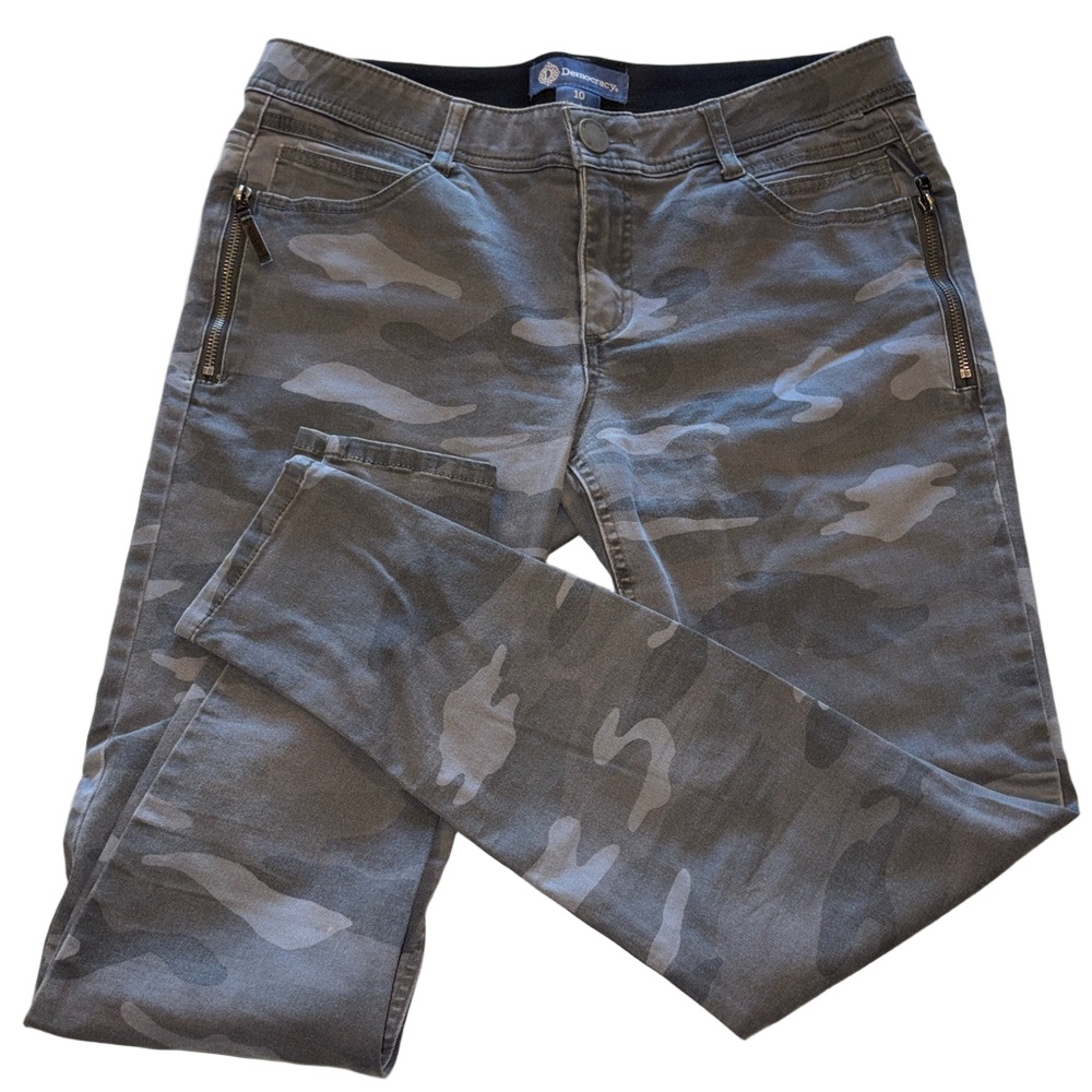 Democracy Woman’s 10 Ab Solution Camo Print Jeans - Picture 3 of 5